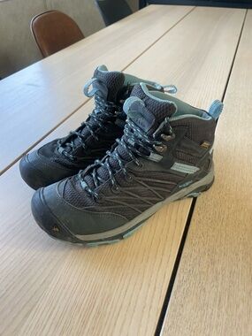 Keen Marshall Mid WP waterproof hiking boots size 7.5 women’s hiking boots shoes